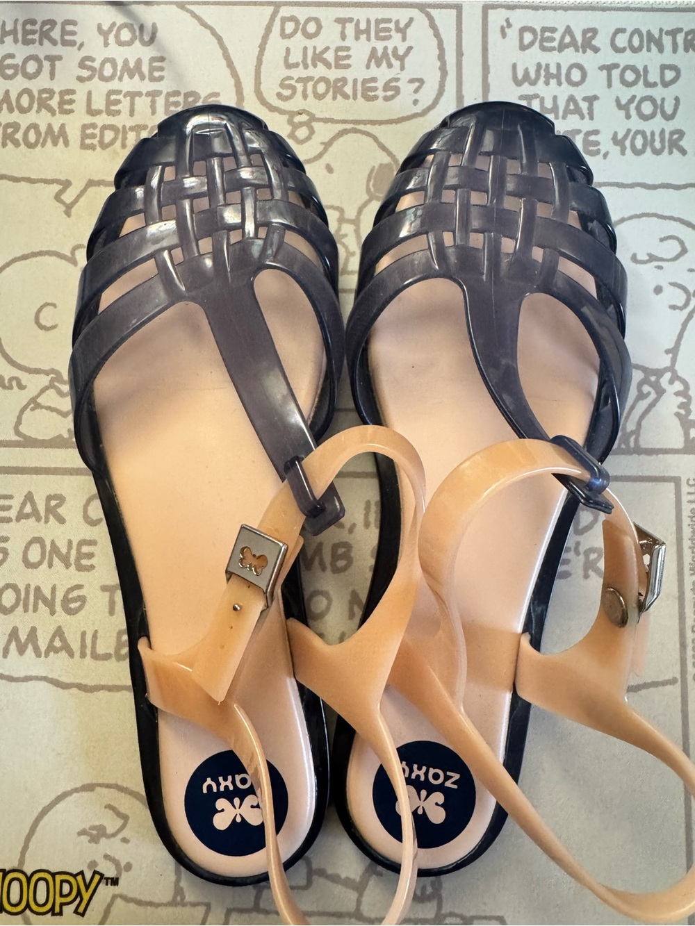 Women's Two-Tone Jelly Sandals in Navy and Beige